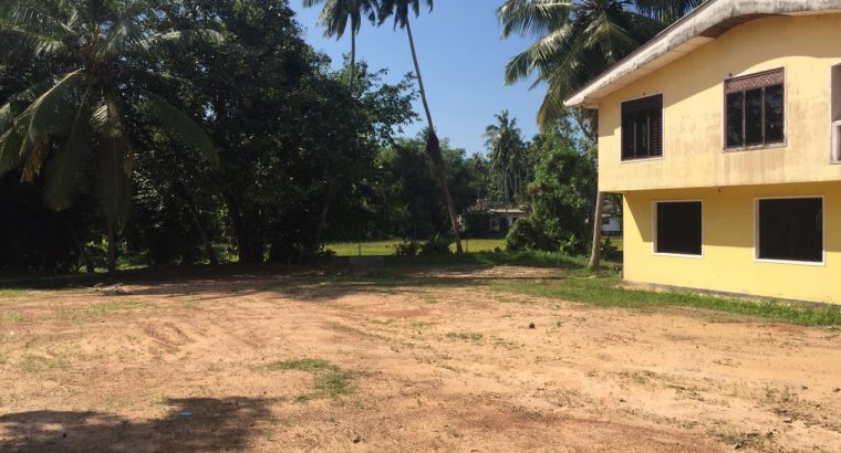 Land with building for urgent sale at minuwangoda